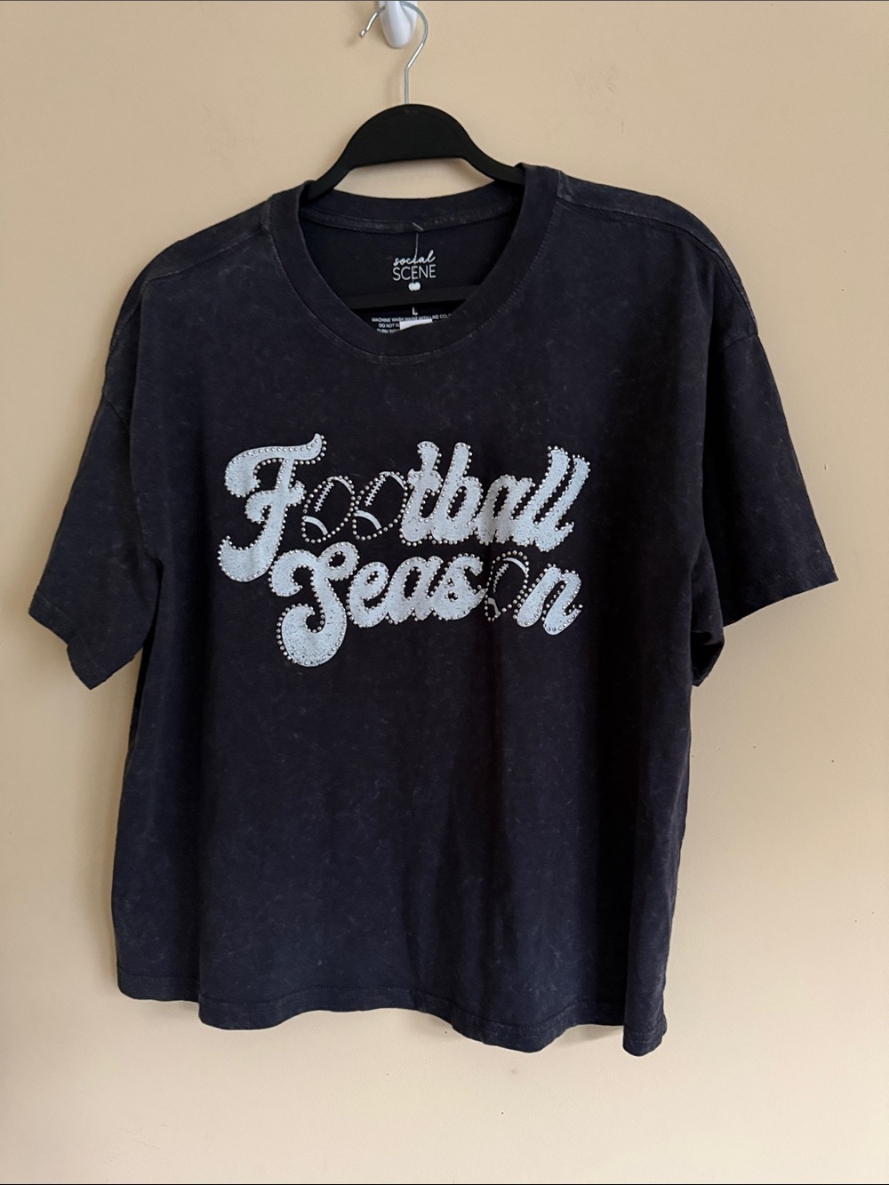 Spotted Scene "Football Season" Black Graphic Tee Sz large cropped‎